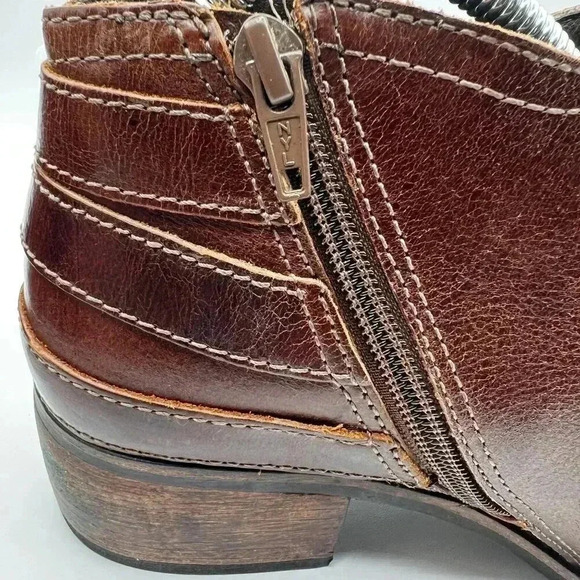 Matisse Kate Ankle Booties 8 M Womens Smooth Distressed Leather Buckle Strap Zip - Picture 12 of 16